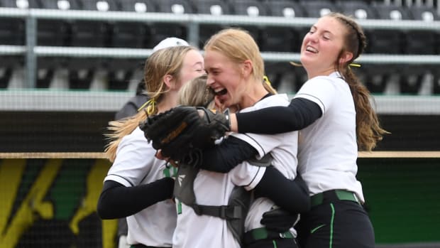 r Pendleton Wilsonville 5A softball final Leon Neuschwander 20